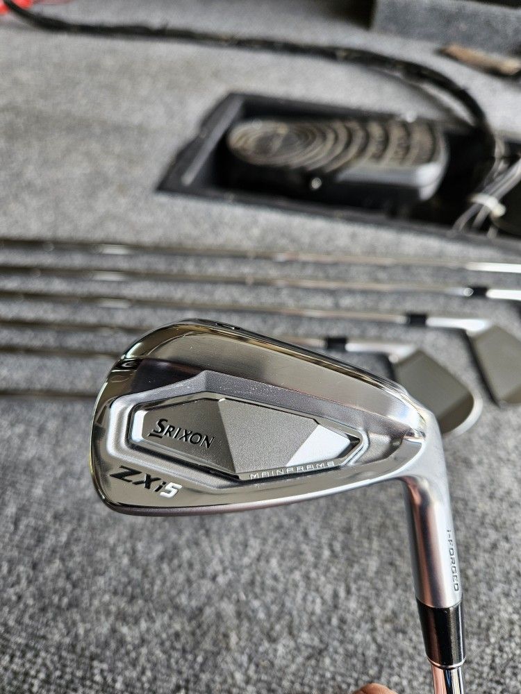 Srixon ZXi5 iron set