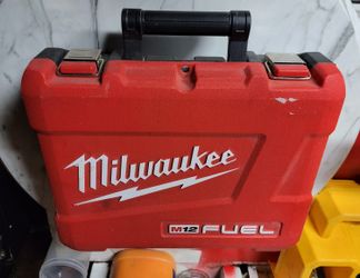 Milwaukee M12 BOX