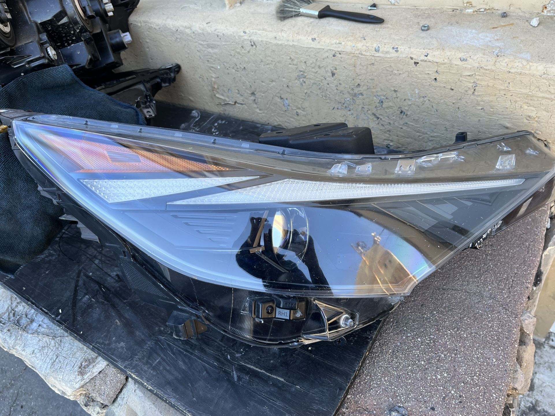 22 HYUNDAI ELANTRA Left Headlight Halogen OEM 