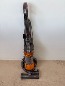 Dyson DC 25 upright ball vacuum cleaner! Clean in excellent condition