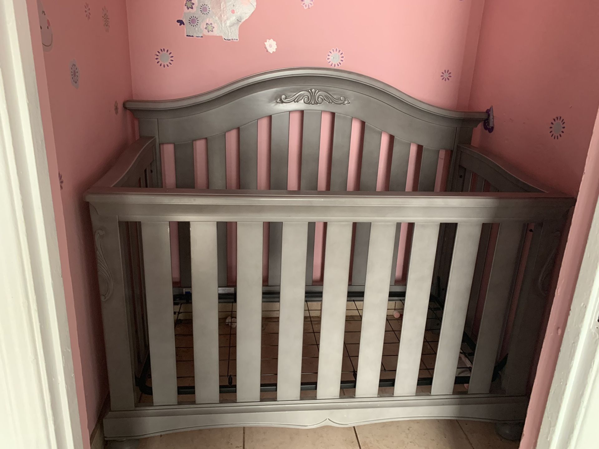 Baby crib like new