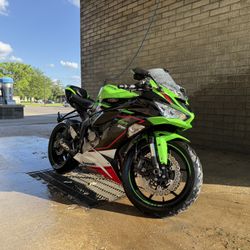 Sport Bike/ 2021 Kawasaki Ninja Zx6r 