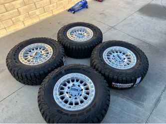 New KMC 8x170 8 lugs 6x170 and 35 inch tires