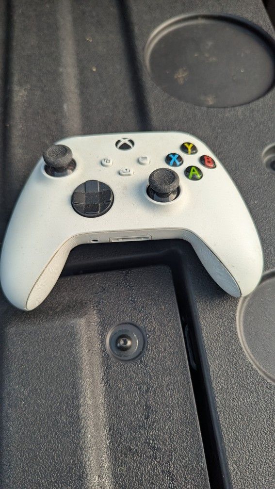 X Box White Controller
