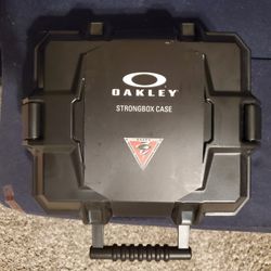 Oakley Strong Box Case