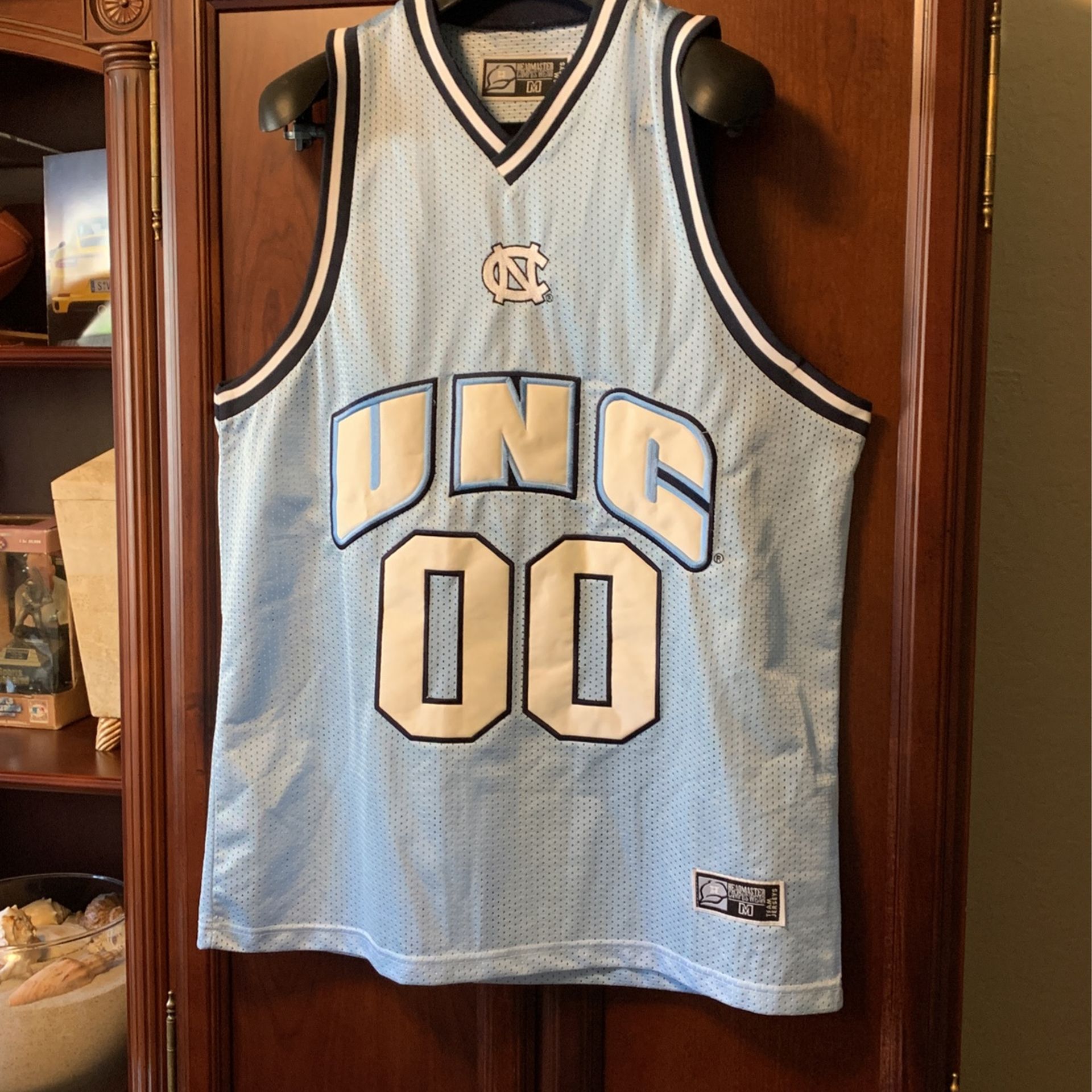 North Carolina Tar Heels College Basketball Jersey! Marked As M but feels like a L!