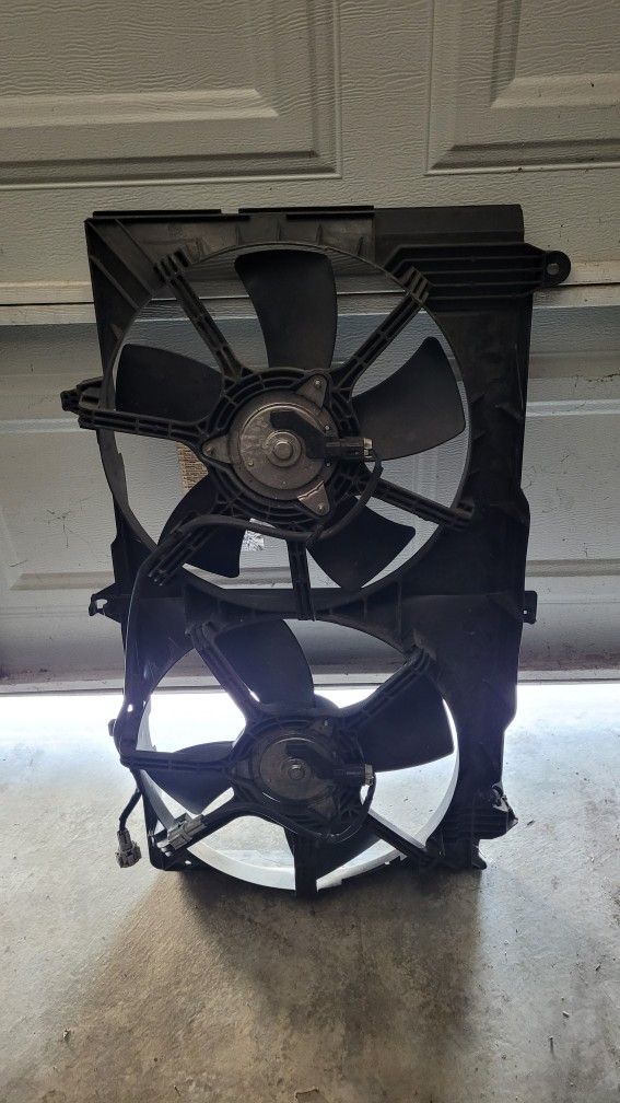 Fan Shroud w/ 1 Working Fan