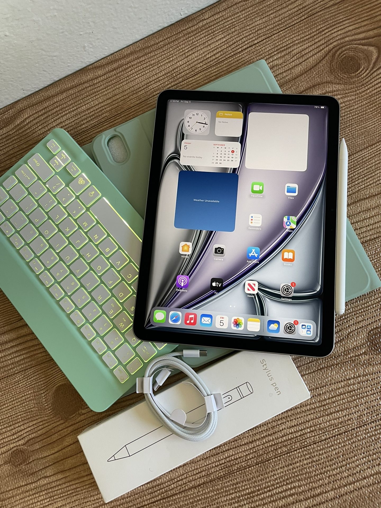 Apple iPad Air 11” M2 chip 128GB (2024 / Green) with keyboard and pencil (100 % battery)