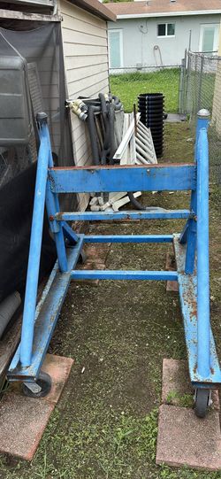 Outboard motor stand