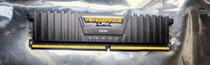 CORSAIR - VENGEANCE LPX 32GB (4x8GB) DDR4 RAM