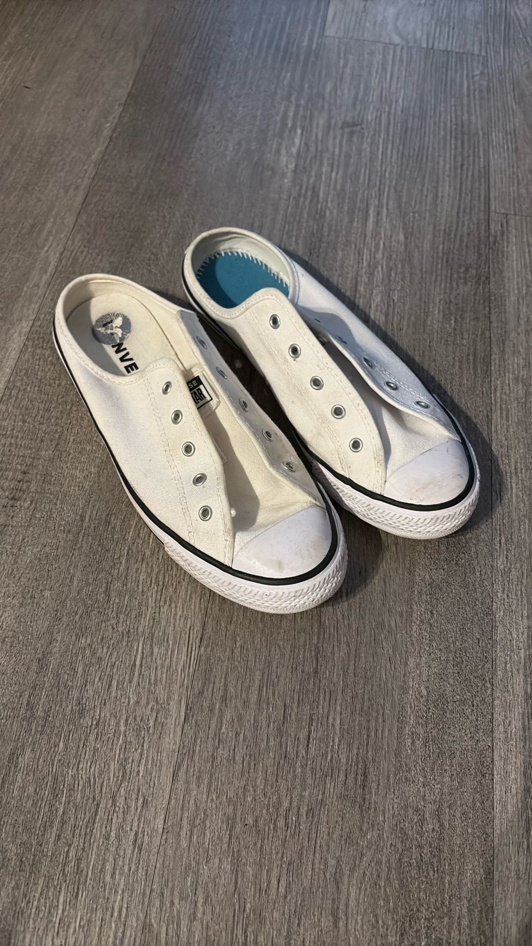 Converse Size 7 Women’s Shoes