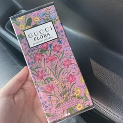 Gucci Flora Gorgeous Gardenia Perfume