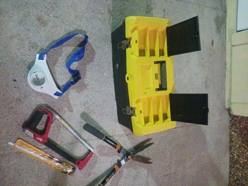 Package=Toolbox,handsaw extra New Blade,hedge Cliper and Fishing Rod Pole Holder