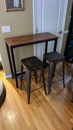Pub table and two stools