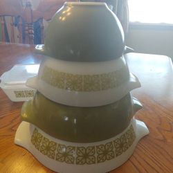 Vintage Pyrex Nesting Bowl Cinderella Avocado Green Verde. 