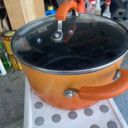 Porcelain Non Stick 6quarts Cooking Pot. From Rachael Ray 