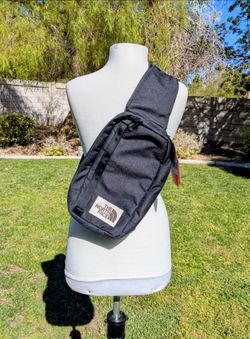The North Face Black Field Sling Crossbody TNF Multi-Pocket Carry Bag NWT