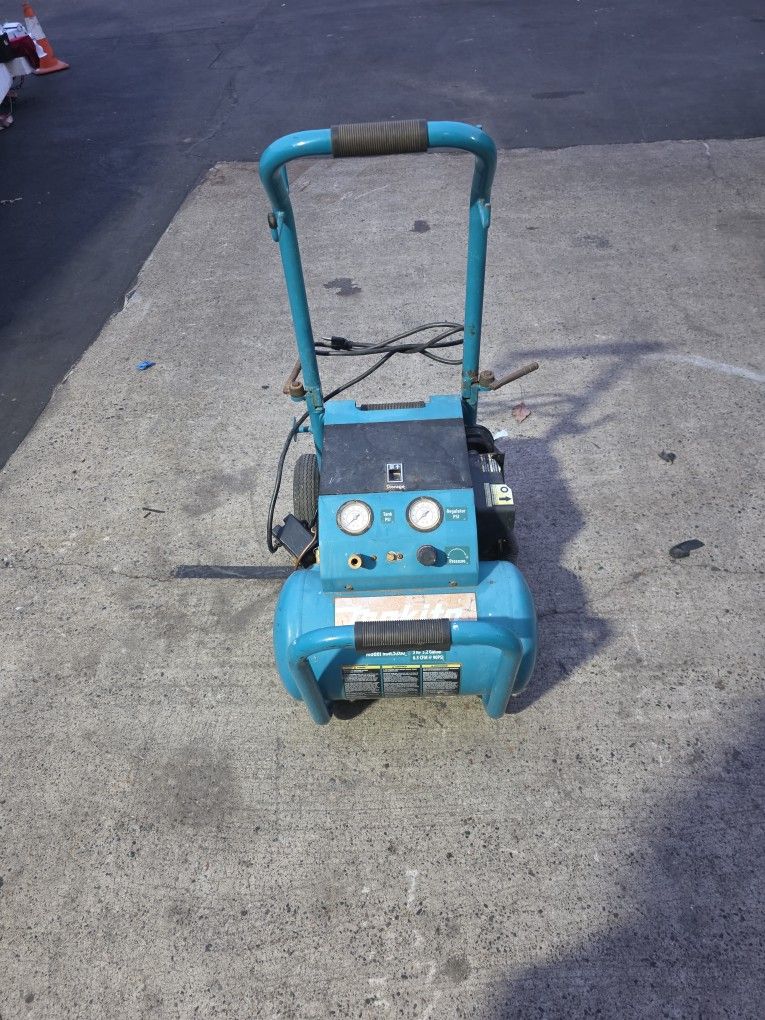 Makita MAC5200 3.0 HP / 5.2-Gallon Air Compressor