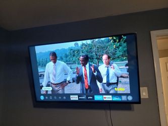 42" Smart TV with Wall Mount – Excellent Condition