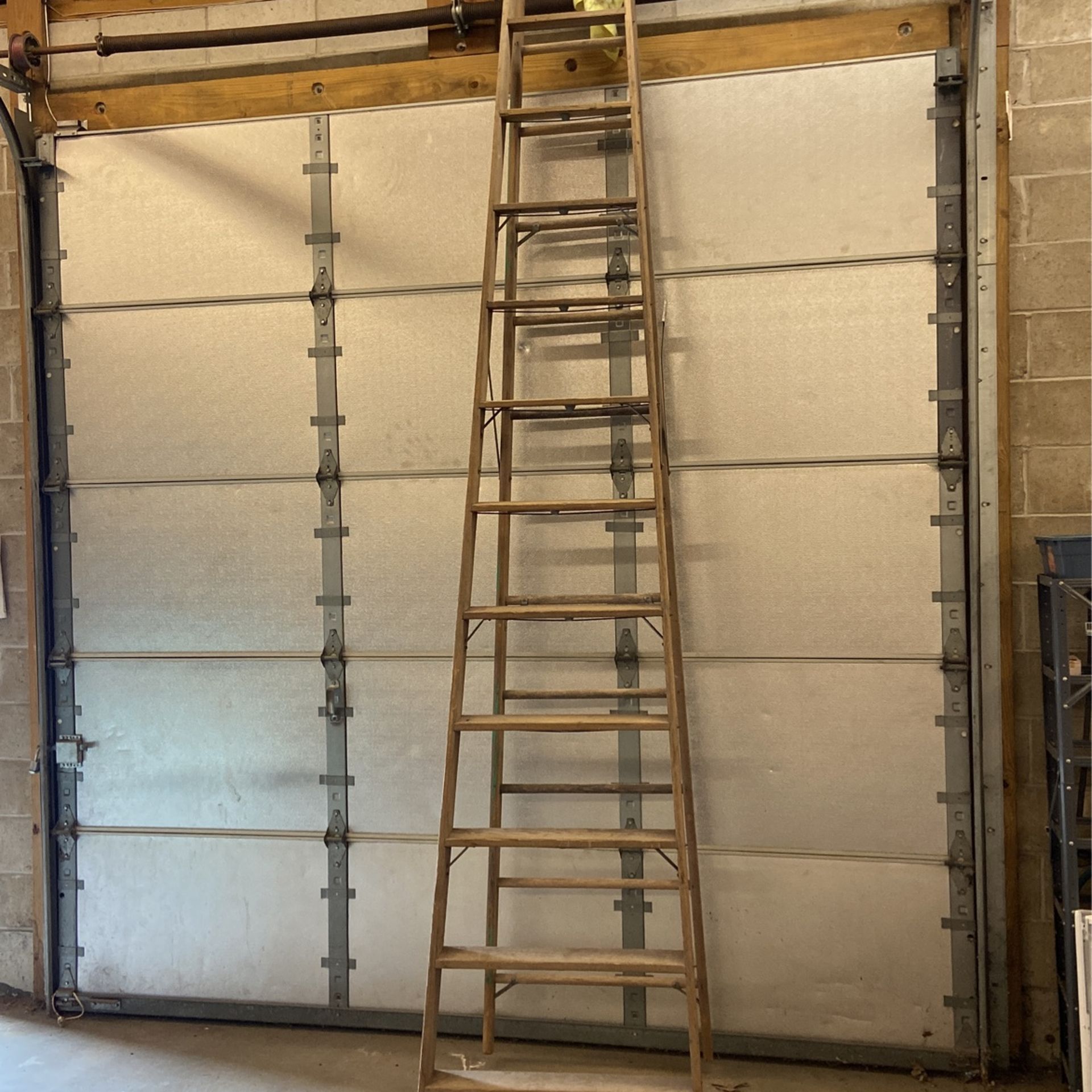12’ Wooden Step Ladder