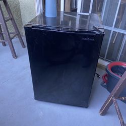 Insignia Mini Fridge 