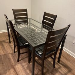 Dining table  And 4 chairs
