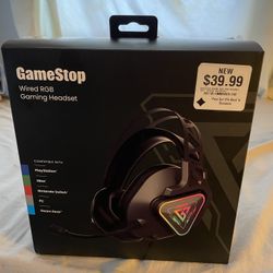 2 Monitors 1080p/ 1 is 120 or more htz and 1 is 60 htz + 1 Game Stop Gaming Headphones 