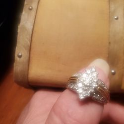 Beautiful 14k Gold Ring 💍 With Diamonds 💎 Size 7  Paid $2000 ,asking Only $900