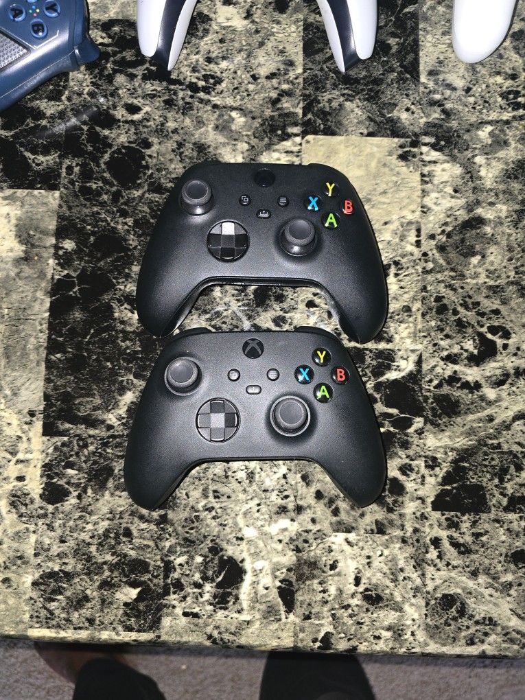 Xbox Series X/S Controllers 