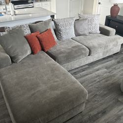 Large 116” Gray Sectional w/ Accent pillows
