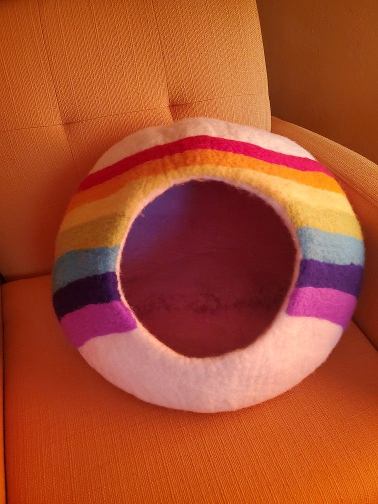 Brand New Cozy Natural Wool Cat Bed