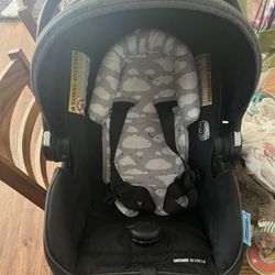 Graco Infant car Seat With Base 