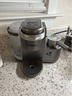 Keurig coffee maker and milk frother