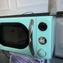 Retro Teal Microwave