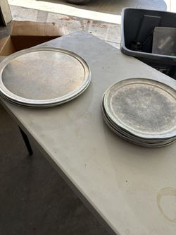 Pizza pie pans small and medium