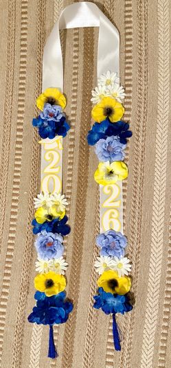 Graduation flower lei