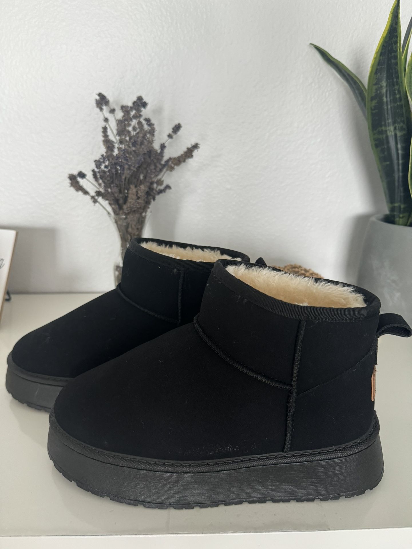 New Winter Women’s Shoes/ Boots Size 41 (8.5-9)