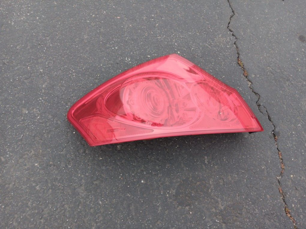 Infiniti G37 Taillight 