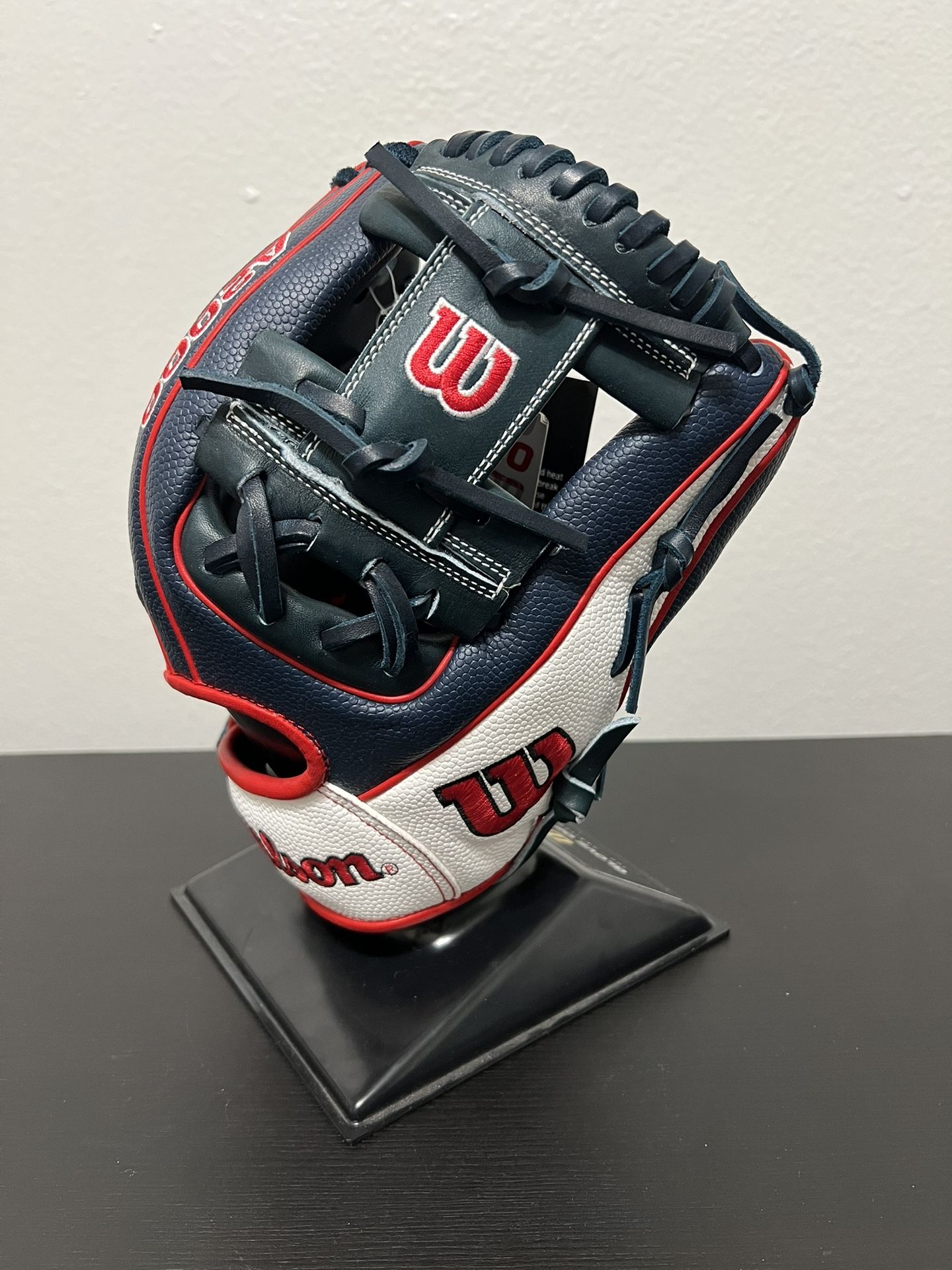 Wilson A2000 11.5 Inch Infield Baseball Glove