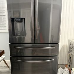 SAMSUNG REFRIGERATOR- Black Stainless Steel