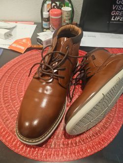 Zapatos cafés de vestir.