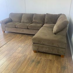 United Furniture Sectional Couch Sofa *Free Delivery*