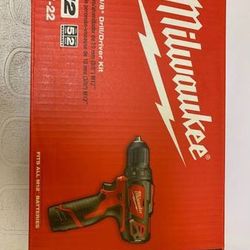 Milwaukee M12 12-Volt Lithium-Ion Cordless 3/8 in. Drill/Driver Kit Two 1.5 Ah Batteries, Charge 