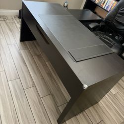 Modern Executive Office Desk With Pull-out Side Table