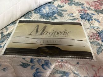 Twin Simmons Maxipedic Champion Mattress 5$  twin size mattress protector and twin size sheets 15$