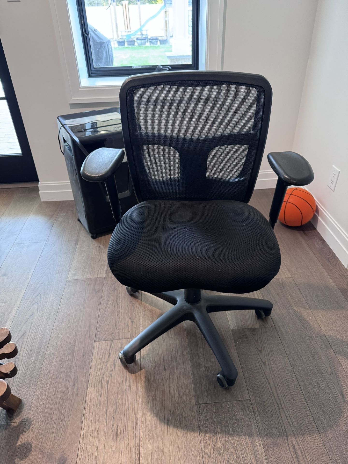 Black Mesh office Chair
