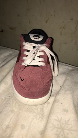 Nike Force58 Size 6 burgundy