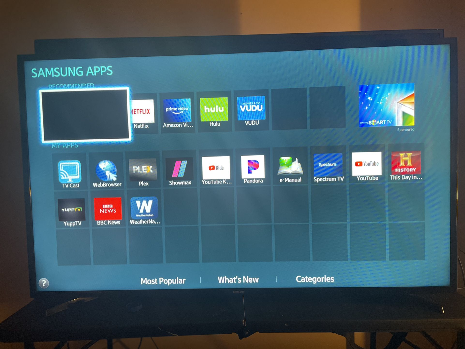 50 Inch Samsung Smart TV ( Comes With Remote ) 