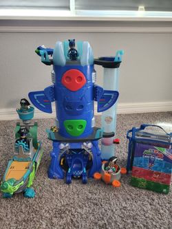 PJ Max Tower And Pirate Ship Plus set Of Books