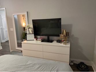 Storklints 6 dresser with two night tables